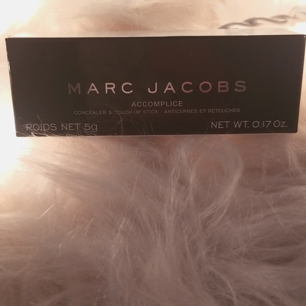 COPY - Marc jacobs concealer & touch up stick